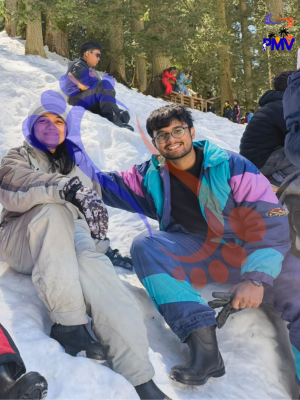 Plan my vacation customer review, customer enjoying snowfall in manali
