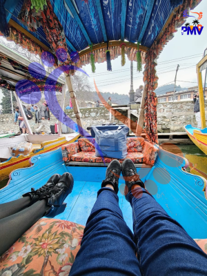 Plan my vacation customer review. customer enjoying shikaraa ride in dal lake