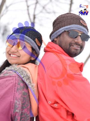Plan my vacation customer review, customer enjoying snowfall in manali